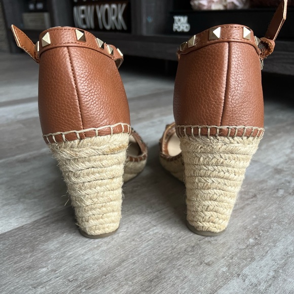 Marc Fisher Kegan Espadrille Wedge Sandals tan 9.5 VALENTINO ROCKSTUD INSPIRED - Picture 6 of 6